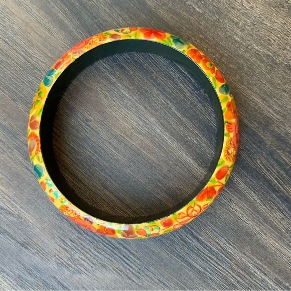 Vintage Hand Painted Wood Floral Bangle Bracelet Gently Worn - Picture 1 of 3